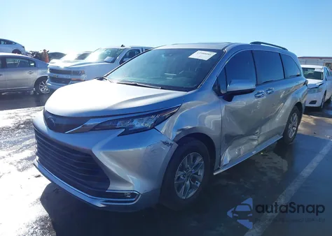 2022 Toyota Sienna Xle z USA, uszkodzony, nr VIN 5TDYRKEC2NS118823